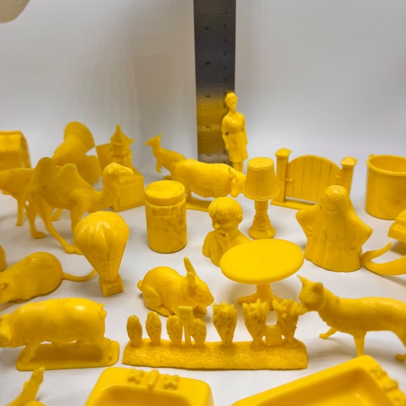 Houghton Mifflin Getting Ready To Read Toys Yellow Vintage Lot of 53 - Picture 14 of 15